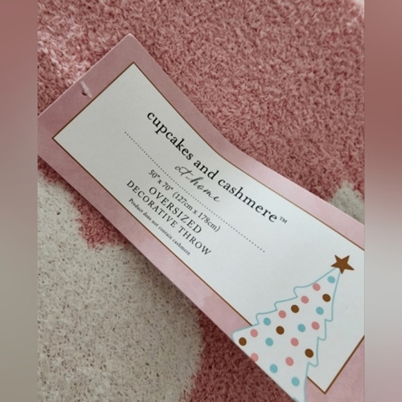 NEW Oversized cupcakes and cashmere pink snowman blanket/throw - Picture 5 of 5